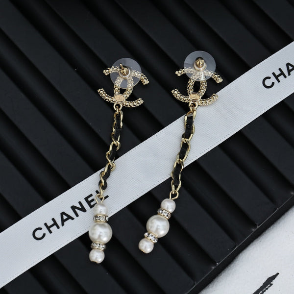 DOUBLE C CHAIN DETAIL EARRINGS IN GOLD METAL WITH LAMBSKIN TASSEL PEARL AND CRYSTAL LOGO