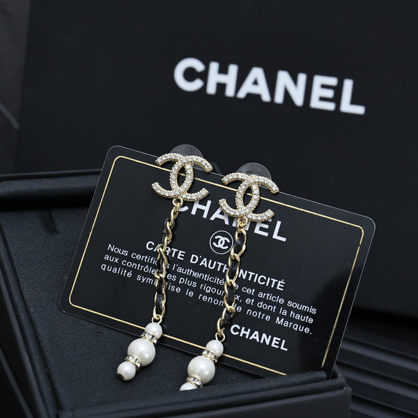 DOUBLE C CHAIN DETAIL EARRINGS IN GOLD METAL WITH LAMBSKIN TASSEL PEARL AND CRYSTAL LOGO