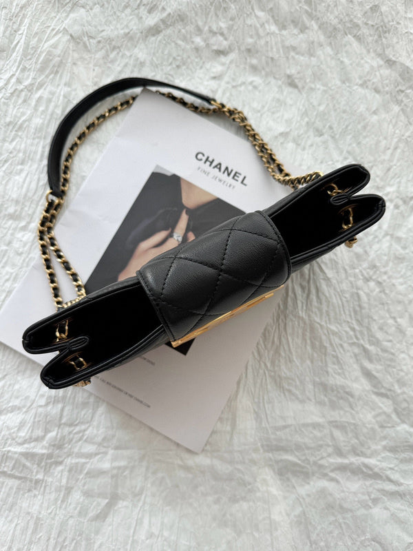 24c cc baguette bag black lambskin gold hardware