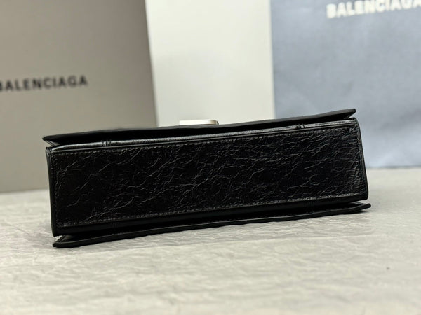 CRUSH SHOULDER BAG 25 IN BLACK CRUSHED CALFSKIN LEATHER STRAP SILVER HARDWARE