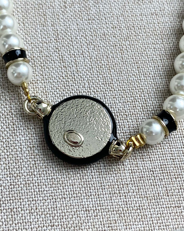 CLASSIC CC PEARL CHAIN NECKLACE WITH IMITATION PEARLS BLACK RESIN