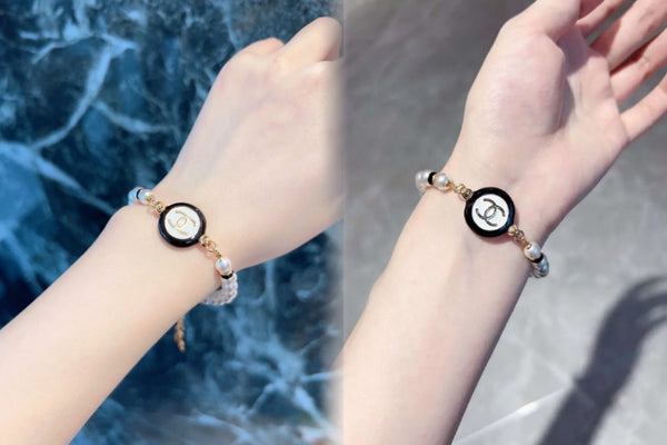 CLASSIC CC PEARL CHAIN NECKLACE WITH IMITATION PEARLS BLACK RESIN