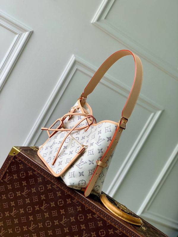 Lv CarryAll 29 Beige Leather White Monogram jacquard fabric