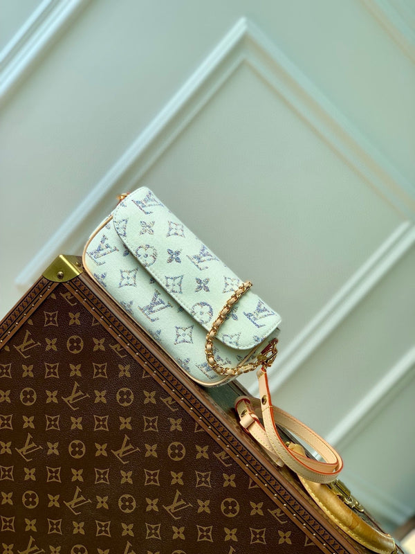 Lv Wallet on Chain Ivy 23.5 White Monogram jacquard fabric