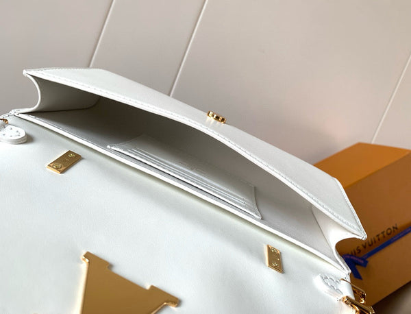 Wallet On Chain Capucines handbag White Cowhide 250408