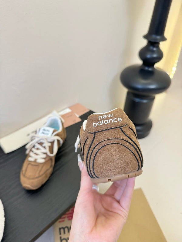 Miu x NB Sneaker Brown Suede 235810