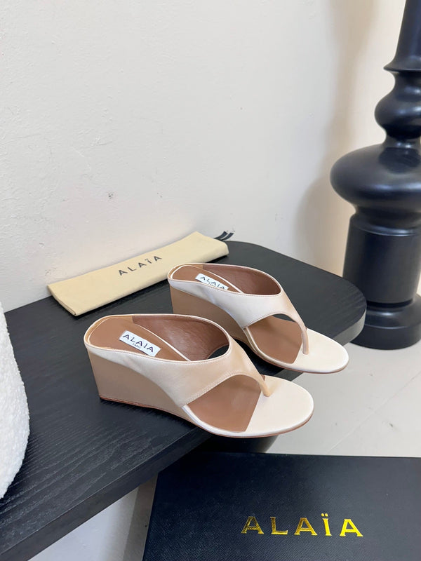 Alaia 25 Cube Thong Mules Nude Satin Sheepskin 297037