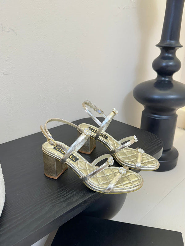 CC 25SS Sandali con tacco a 3 fiori 60mm Pelle di pecora metallizzata oro 351433