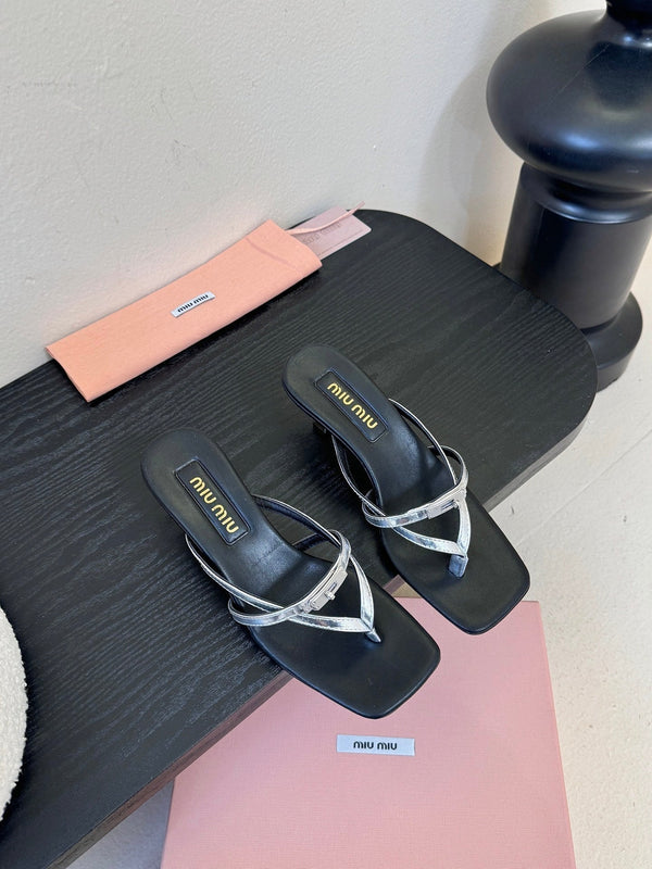 Miu 26s Low-Heel Thong Sandals In Black And Silver Calfskin