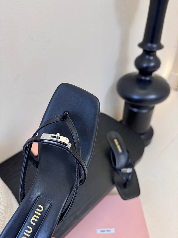 Miu 26s Low-Heel Thong Sandals In Black Calfskin