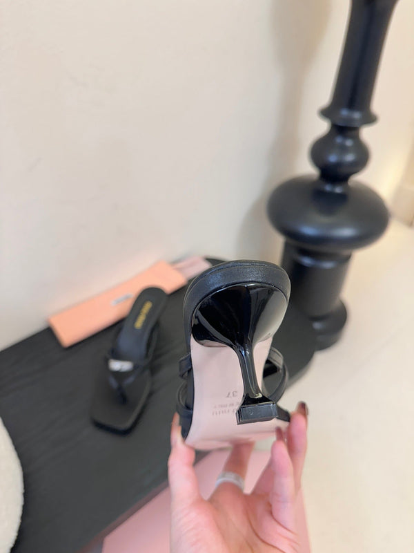 Miu 26s Low-Heel Thong Sandals In Black Calfskin