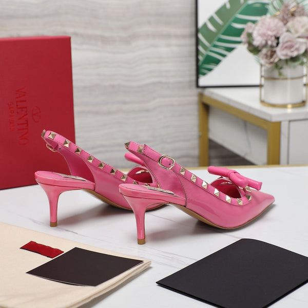 Rockstud Bow Slingback in pelle di vitello rosa con borchie abbinate