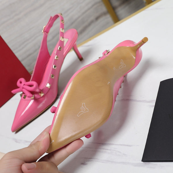 Rockstud Bow Slingback in pelle di vitello rosa con borchie abbinate