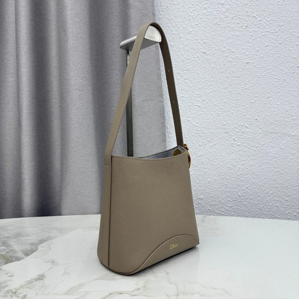 CD 2026 Medaillon Bucket Bag 19.5cm Calfskin