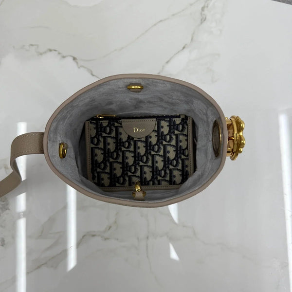 CD 2026 Medaillon Bucket Bag 19.5cm Calfskin