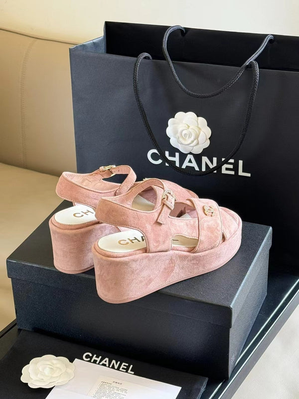 SANDALI CON ZEPPA CC CLASSIC IN PELLE SCAMOSCIATA DI AGNELLO ROSA CHIARO