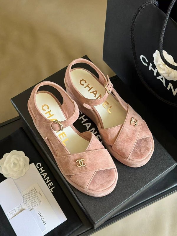 SANDALI CON ZEPPA CC CLASSIC IN PELLE SCAMOSCIATA DI AGNELLO ROSA CHIARO