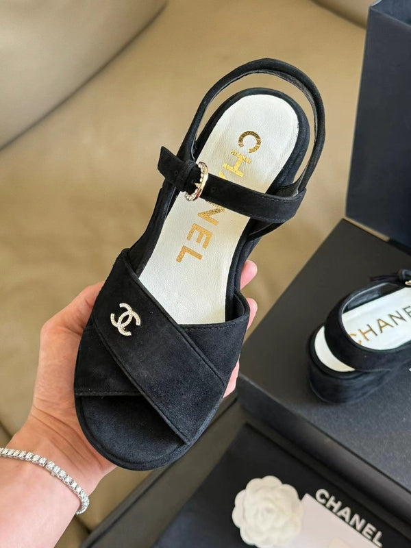 SANDALI CON ZEPPA CC CLASSIC IN PELLE SCAMOSCIATA DI AGNELLO NERA