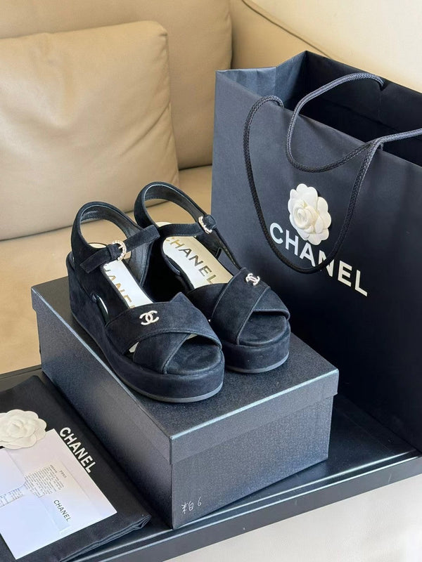 SANDALI CON ZEPPA CC CLASSIC IN PELLE SCAMOSCIATA DI AGNELLO NERA