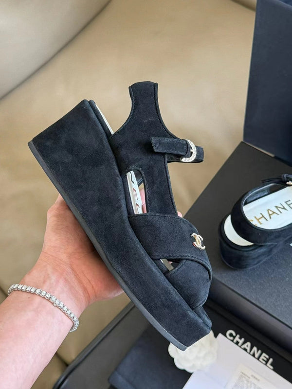 SANDALI CON ZEPPA CC CLASSIC IN PELLE SCAMOSCIATA DI AGNELLO NERA