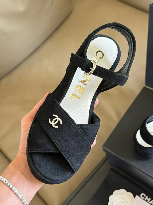 SANDALI CON ZEPPA CC CLASSIC IN PELLE SCAMOSCIATA DI AGNELLO NERA