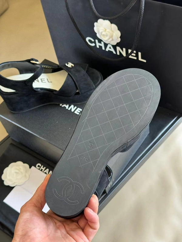 SANDALI CON ZEPPA CC CLASSIC IN PELLE SCAMOSCIATA DI AGNELLO NERA