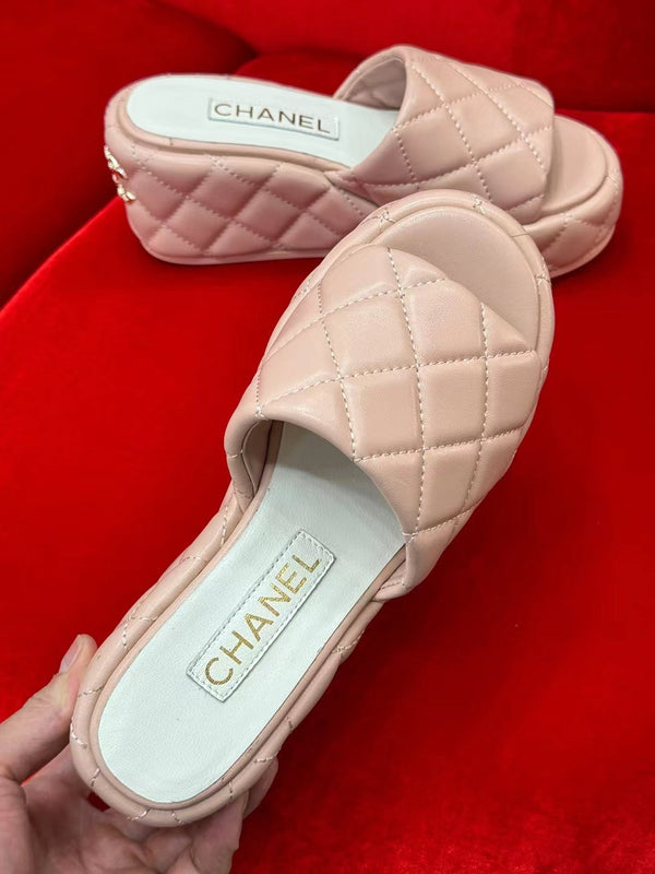 CC WEDGE HEEL BEIGE CREAM LAMBSKIN