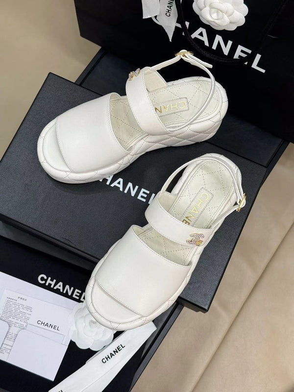 CC HIGH WEDGE SANDALS IN WHITE LAMBSKIN