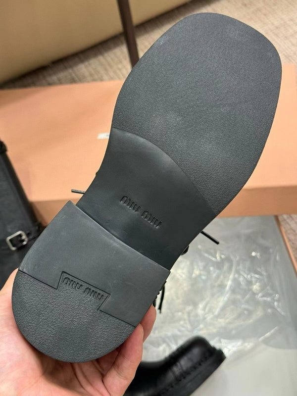 Bottes Miu à talon haut en veau verni noir