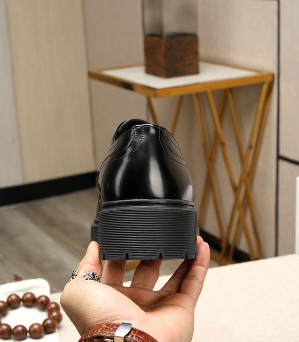 Scarpe Derby da uomo HM in pelle di vitello nera 731289