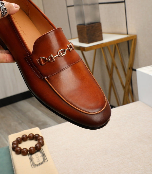 Mocassino da uomo GG in pelle di vacchetta marrone 526010