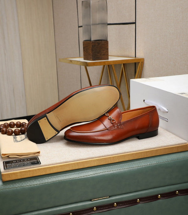 Mocassino da uomo GG in pelle di vacchetta marrone 526010