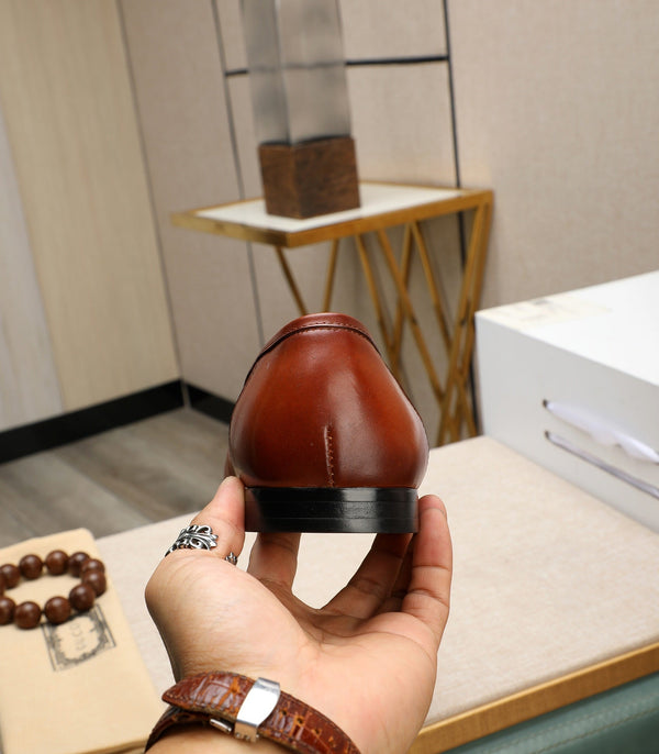 Mocassino da uomo GG in pelle di vacchetta marrone 526010