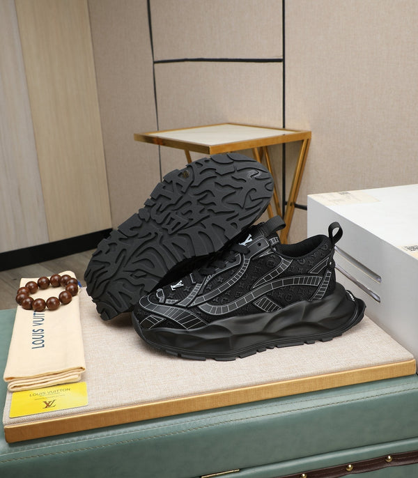 LV TRAINER IN PELLE DI VITELLO NERA E RETE TRASPIRANTE