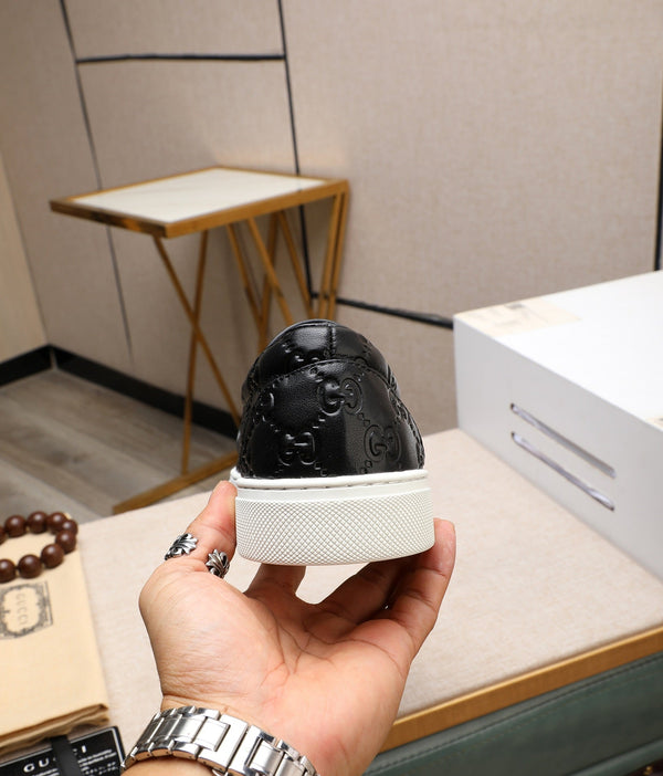 GG Men's Slip on Black Embossed Calfskin 518844