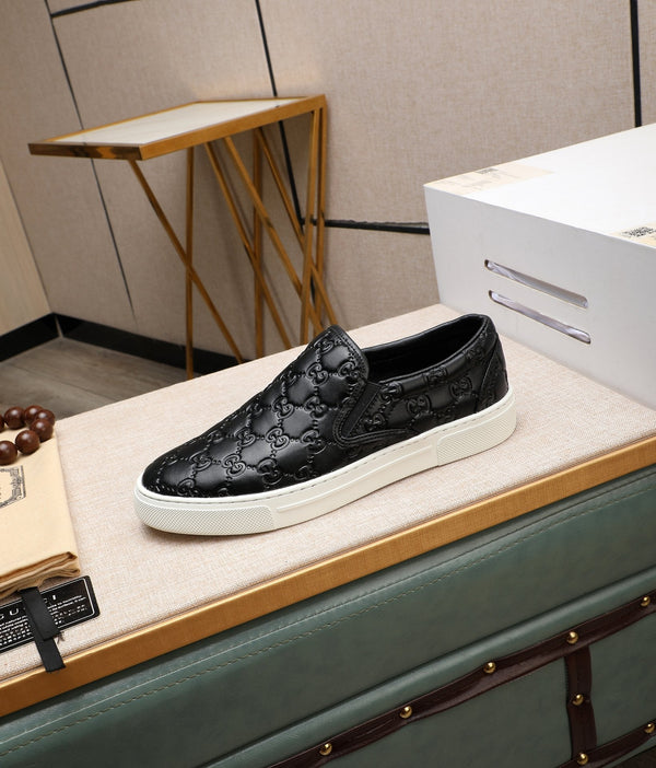 GG Men's Slip on Black Embossed Calfskin 518844