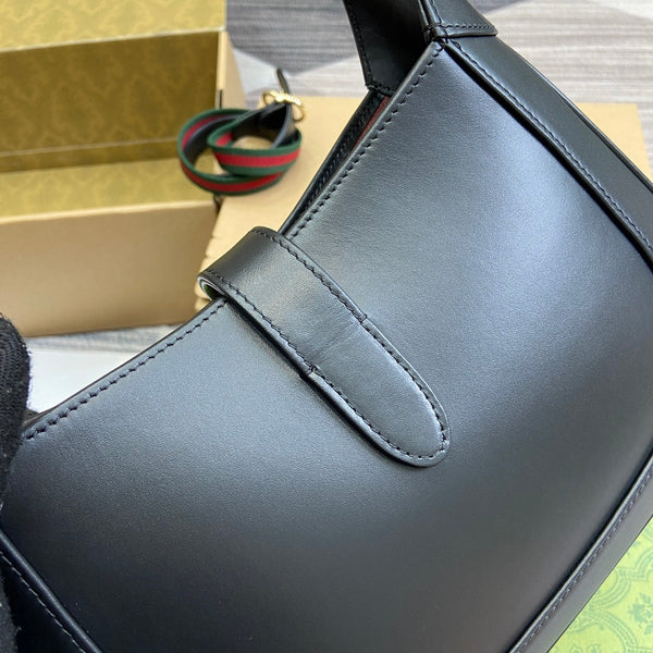 BORSA A TRACOLLA JACKIE PICCOLA 27 IN PELLE DI VITELLO NERA E FERRAMENTA ORO