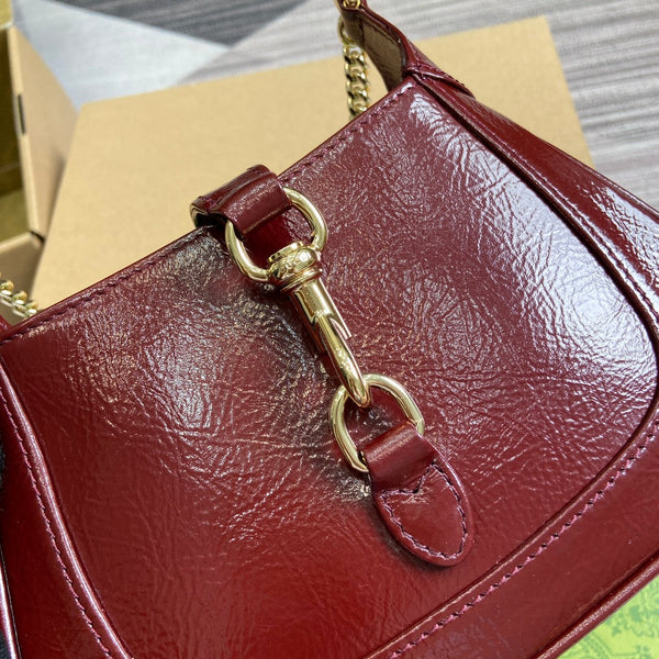 BORSA MINI JACKIE NOTTE 19 IN PELLE DI VITELLO LACCATA SCREPOLATA COLOR VINO ROSSO E FERRAMENTA ORO