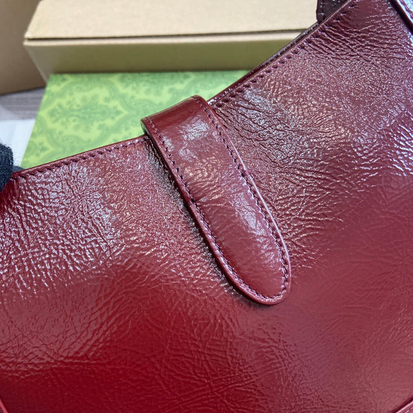 BORSA A TRACOLLA JACKIE PICCOLA 27 IN PELLE DI VITELLO LACCATA SCREPOLATA ROSSO VINO CON FERRAMENTA ORO