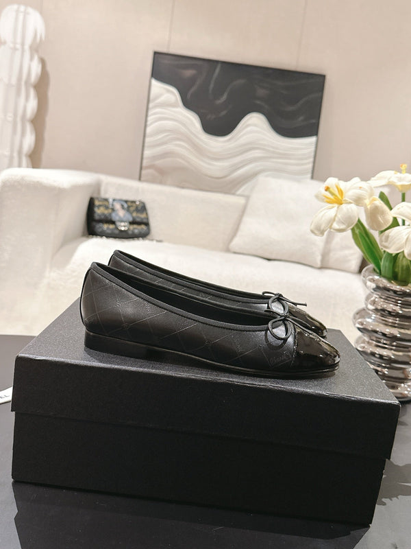 cc 25c ballet flat cross line pattern black lambskin 237482