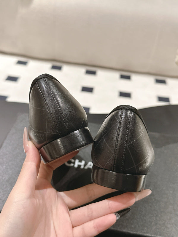 cc 25c ballet flat cross line pattern black lambskin 237482