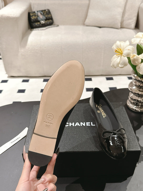 cc 25c ballet flat cross line pattern black lambskin 237482