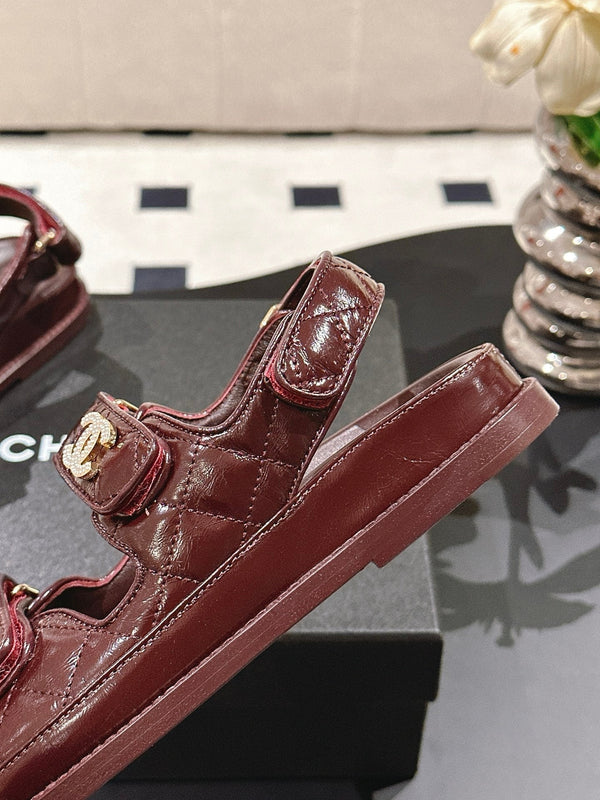 Sandali CC 25 Dad Deals in pelle verniciata marrone scuro 237587