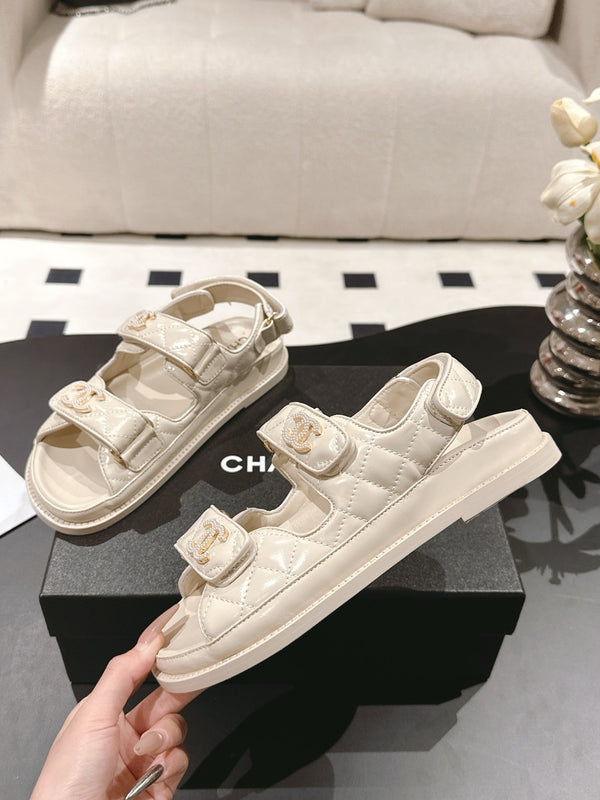 CC 25 Dad Deals Sandals Beige Cream Patent Leather 237593