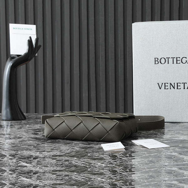 BV 25S DIAGO SHOULDER BAG 25.5 IN VERY DEEP OLIVE GRAIN COWHIDE