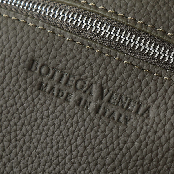 BV 25S DIAGO SHOULDER BAG 25.5 IN VERY DEEP OLIVE GRAIN COWHIDE