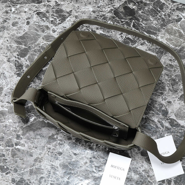 BV 25S DIAGO SHOULDER BAG 25.5 IN VERY DEEP OLIVE GRAIN COWHIDE