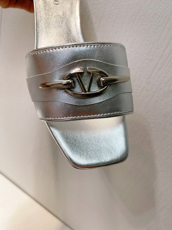 VT Moon Slides in Leather Silver Cowhide 292863