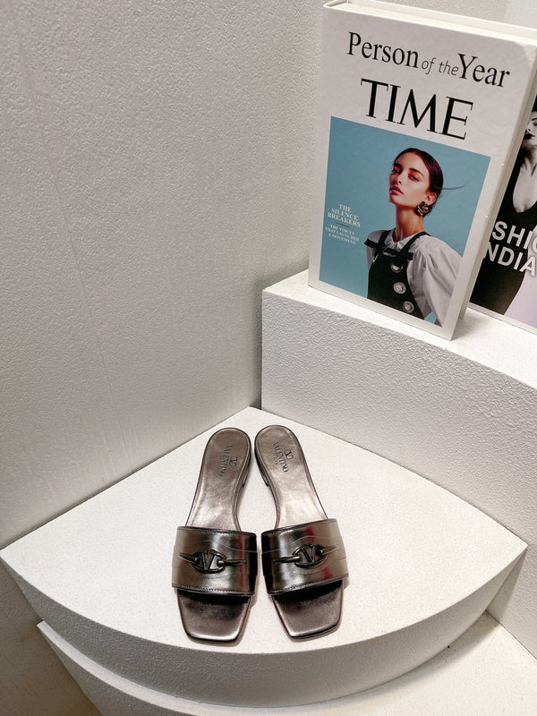 VT Moon Slides in Leather Gray Cowhide 292864