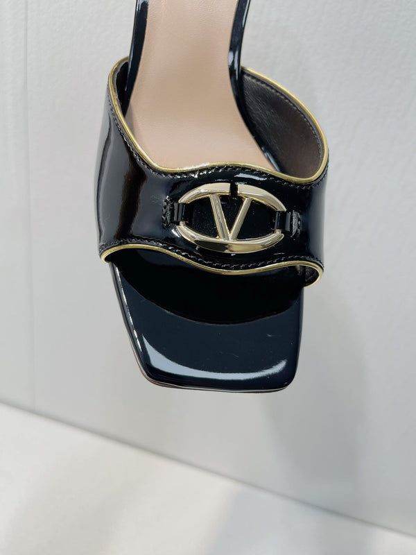 Sandalo con tacco medio VT in pelle di pecora nera 292757